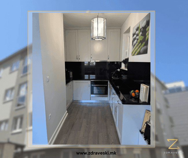 Се продава стан во центарот на Охрид, со гаража - 3